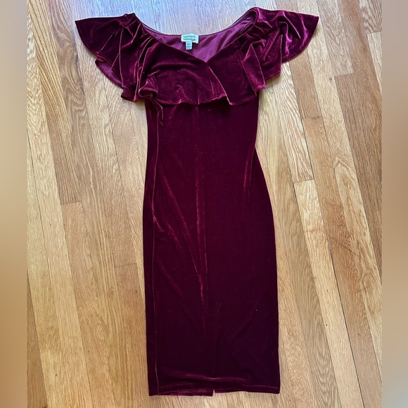 Unique Vintage Dresses & Skirts - Unique Vintage Burgundy Velvet Midi Dress